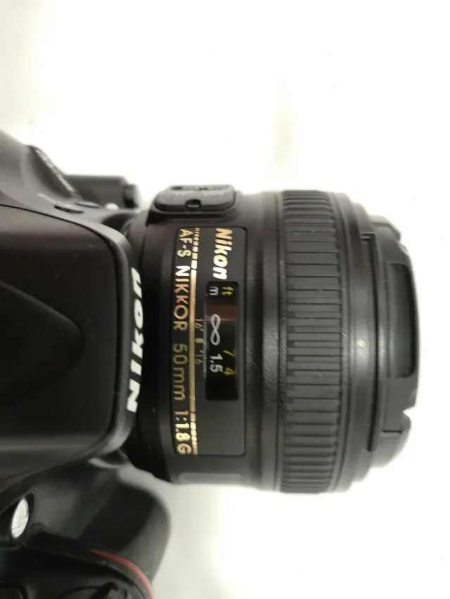 Fotocamera Nikon D5200 + obiettivo da 50 mm