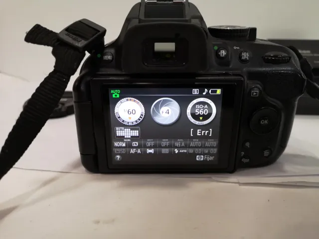 Fotocamera Nikon D5200 + obiettivo da 50 mm