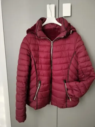 Cazadora acolchada roja talla 40-42
