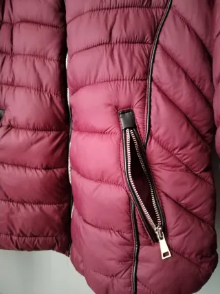 Cazadora acolchada roja talla 40-42