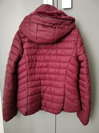 Cazadora acolchada roja talla 40-42