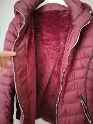 Cazadora acolchada roja talla 40-42