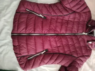 Cazadora acolchada roja talla 40-42