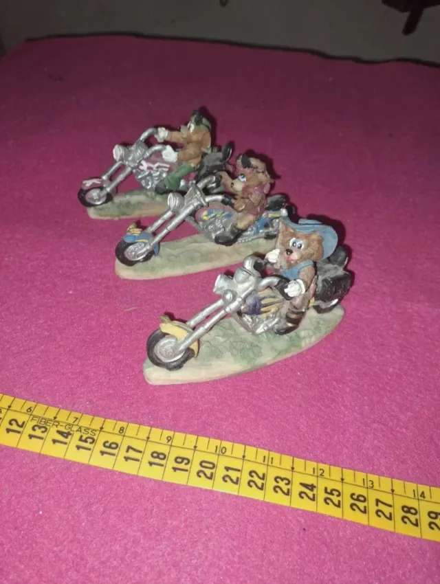 3 figuras em resina para cães de motocicleta. Recolha