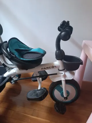 Triciclo infantil con manillar y asiento