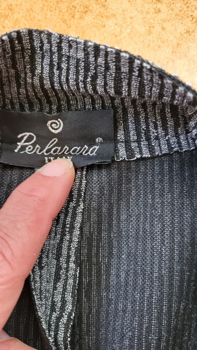 Blazer grigio e nero con toppe