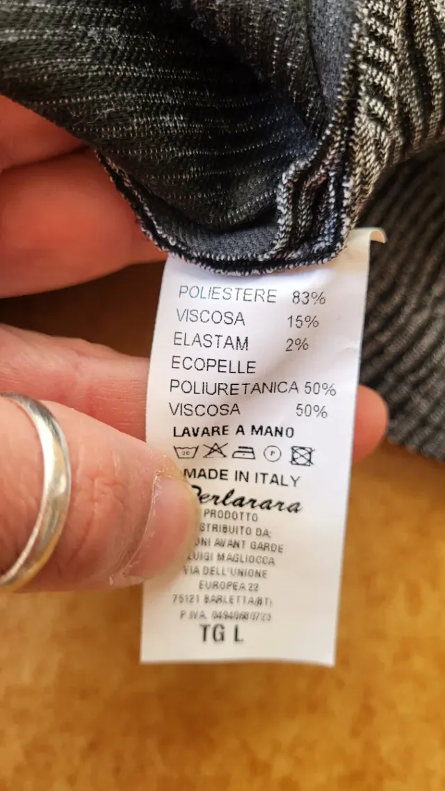 Blazer grigio e nero con toppe