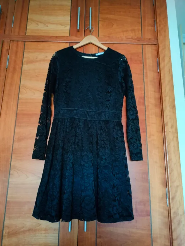 Vestido negro de encaje