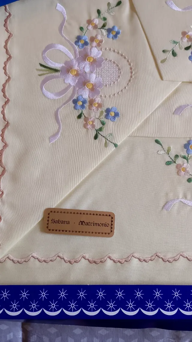 Precioso Juego Sábanas Matrimonio Bordado a mano.