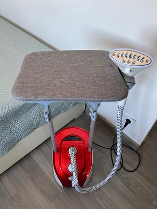 Plancha de vapor HOMCOM completa y potente.