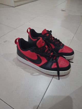 Zapatillas Nike Rojas y Negras