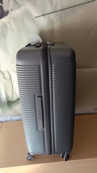 Maleta de viaje gris, medidas 70 x 50 x 30