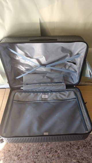 Maleta de viaje gris, medidas 70 x 50 x 30