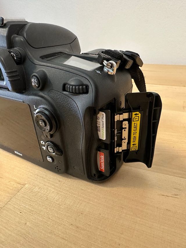 Cámara Nikon D610 + Lente 50mm f/1.8