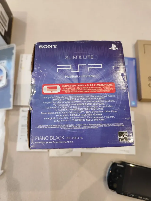 PSP Slim & Lite Invizimals Piano Black