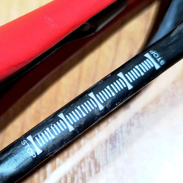 Selim de bicicleta de fibra de carbono vermelho super leve