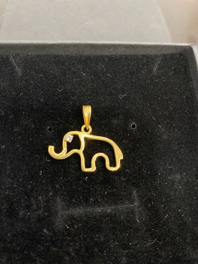 Colgante Oro 18k Elefante con Piedra