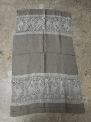 Centro de mesa creme com bordado