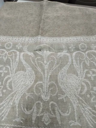 Centro de mesa creme com bordado