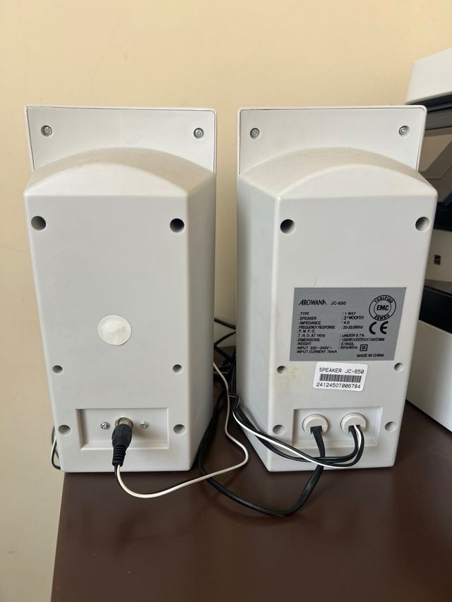 Altavoces Arowana Blancos y Grises