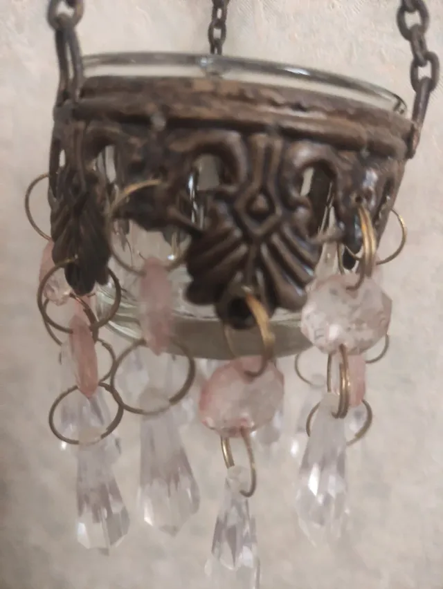 Candelabro de metal y cristal