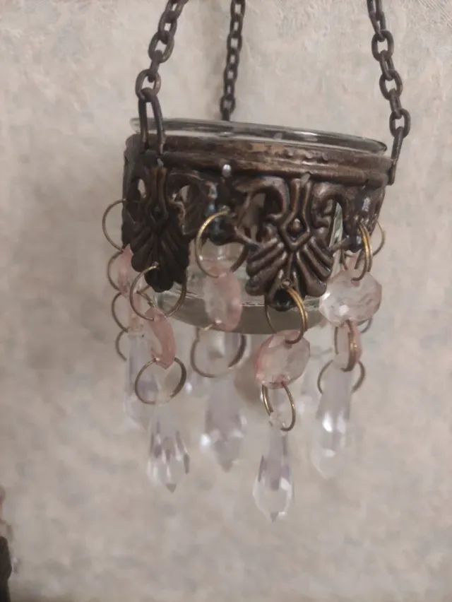 Candelabro de metal y cristal