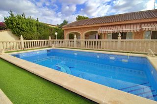 Chalet en venta en Albatera