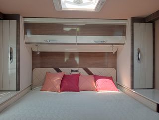 Mc Louis Nevis 881 G -  2025 - Automático