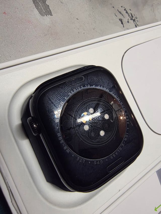 Apple Watch Series 10 LTE + GPS - 46mm - Garantía