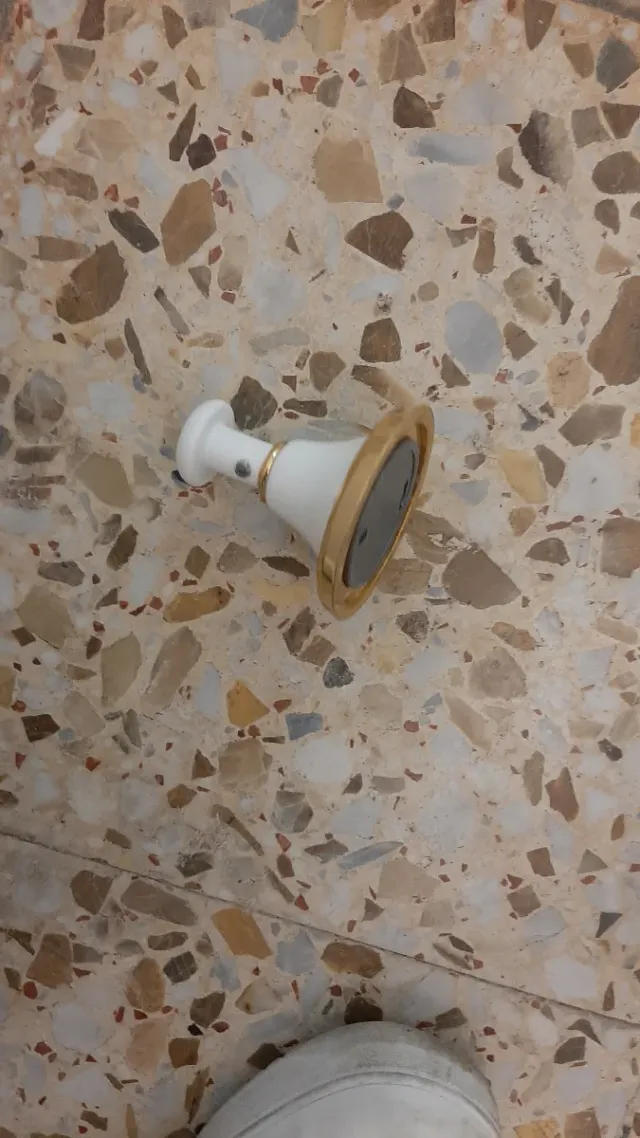 Juego accesorios baño dorado y blanco