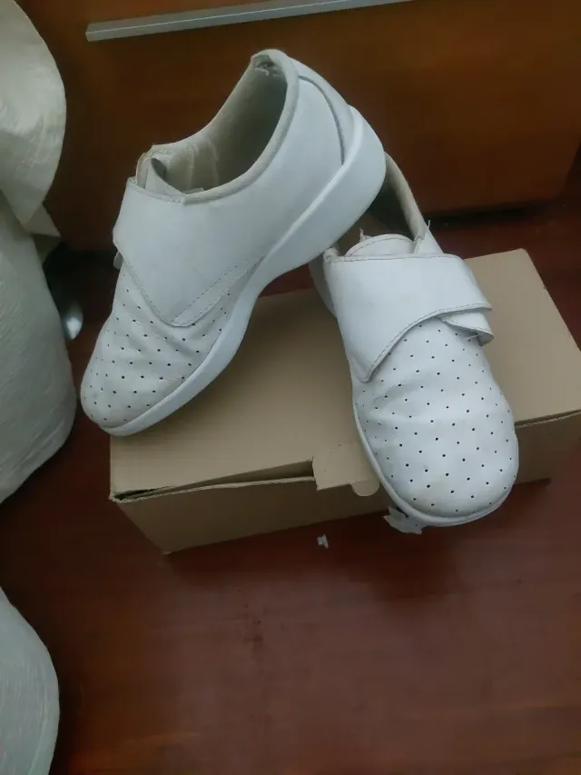 Zuecos sanitarios blancos talla 37