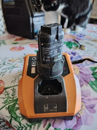 Cargador AEG L1215 12V Li-ion no ma bateria