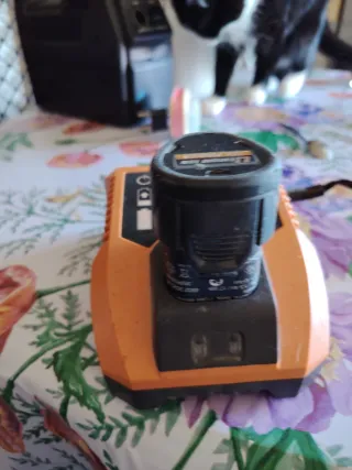 Cargador AEG L1215 12V Li-ion no ma bateria