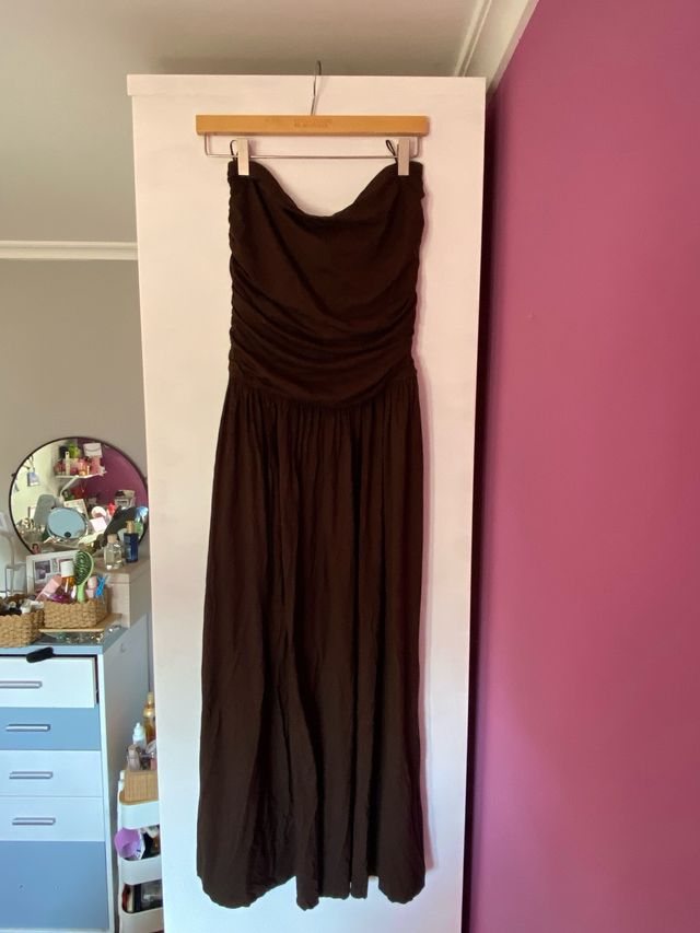 Vestido largo marrón sin tirantes