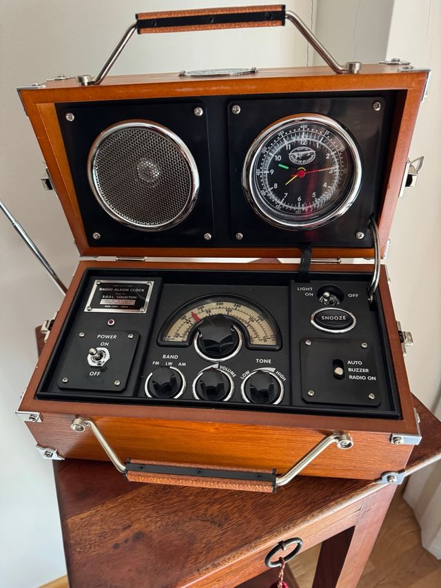 Radio y Reloj Despertador Vintage