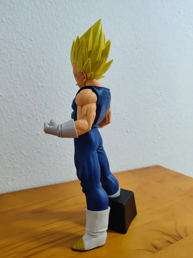 Figura Vegeta Super Saiyan Grandista 26cm.