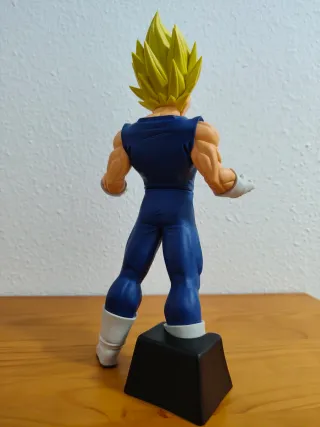Figura Vegeta Super Saiyan Grandista 26cm.