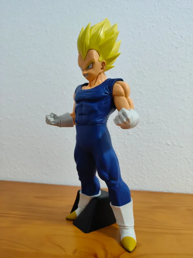 Figura Vegeta Super Saiyan Grandista 26cm.