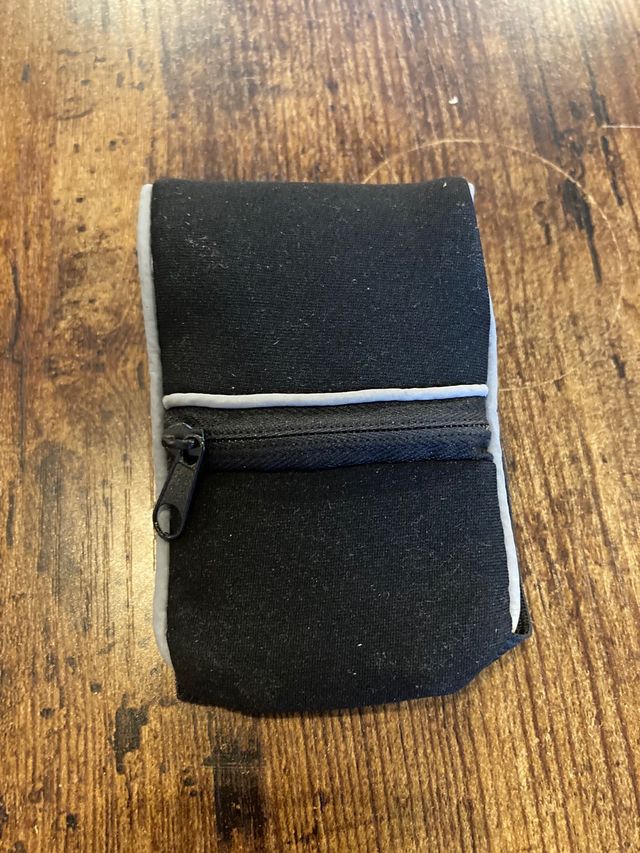 Muñequera para correr con cremallera