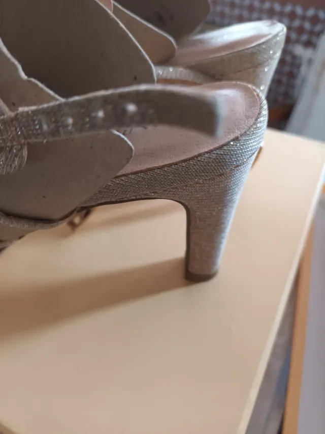 Sandalias doradas tacón 7.5 cm mujer