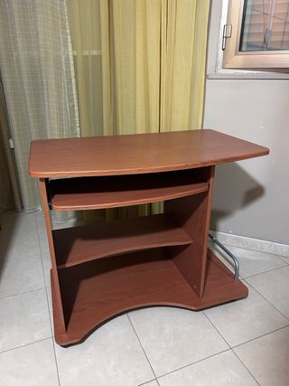 Scrivania in legno marrone