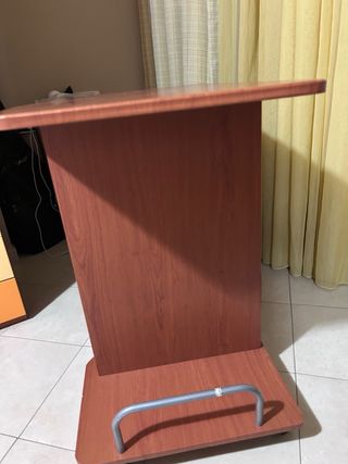 Scrivania in legno marrone