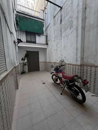 Casa adosada en venta en Cabra