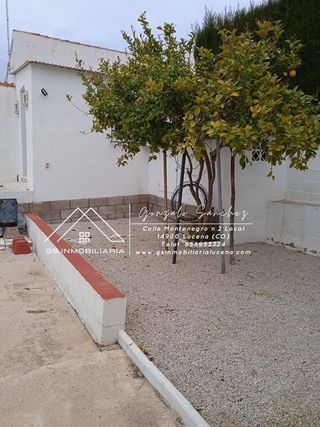 Chalet en venta en Lucena