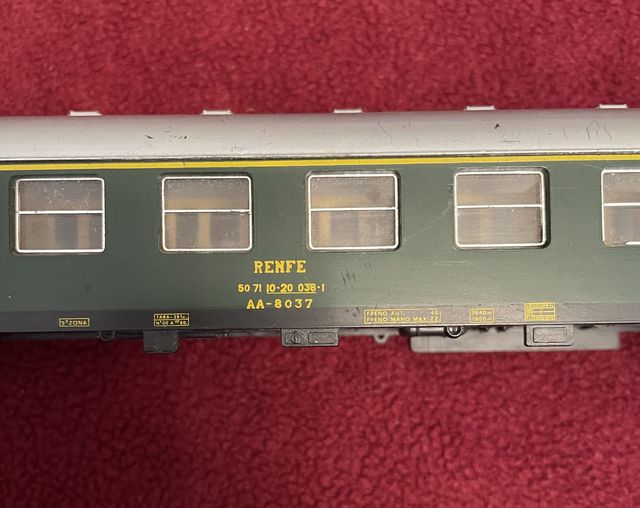 Coche Viajeros Renfe AA-8037 Verde Época IV