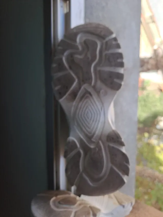 Zapatillas deportivas chica plateadas y blancas