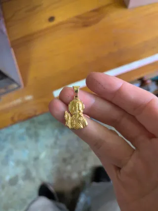 Colgante Corazón de Jesús Silueta Oro