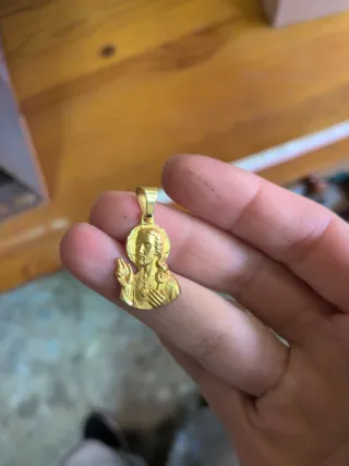 Colgante Corazón de Jesús Silueta Oro