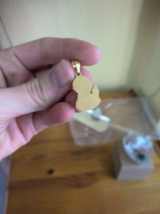 Colgante Corazón de Jesús Silueta Oro