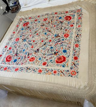 Antiguo Mantón de Manila bordado